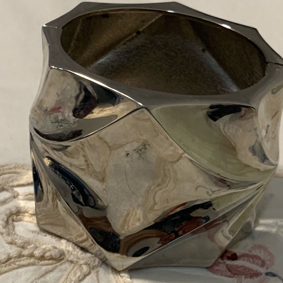 Guess Boho Vintage Geometric Shaped Cuff with hinge snap closure.  Like new - Picture 4 of 6